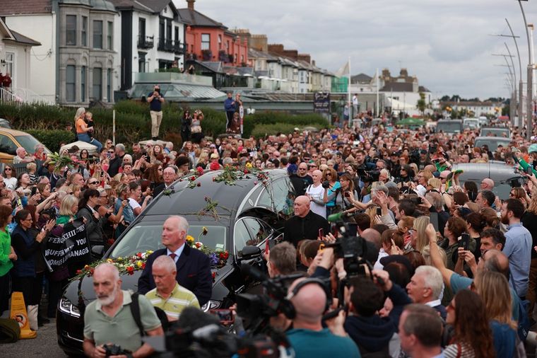 FOTO: Una multitud le dio el último adiós a la cantante irlandesa. 