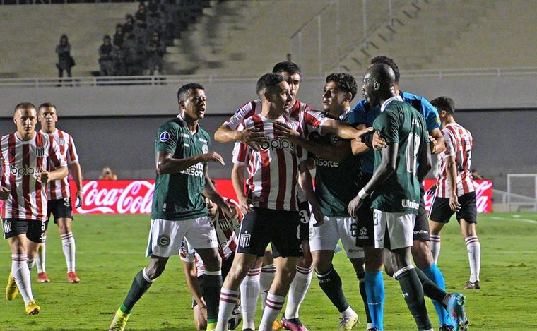 Estudiantes vs Goias. (Foto:@EdelpOficial)