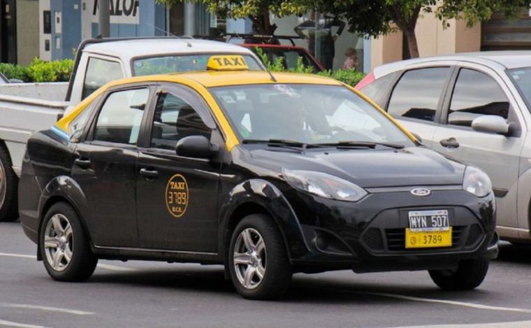 FOTO: El Concejo definió -provisoriamente- el futuro de más de 300 licencias de taxis.