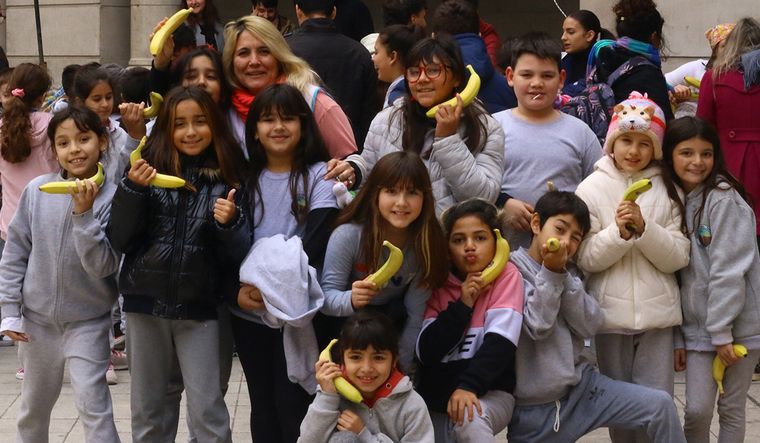 FOTO: Simples hábitos, grandes cambios: Fruteá Tu Escuela conquista las aulas del país