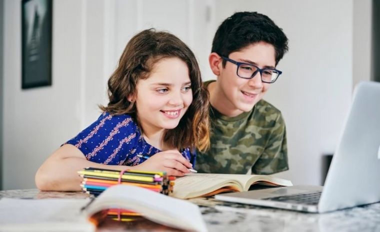 Telecom invita a niños y jóvenes a jugar y crear con la tecnología.