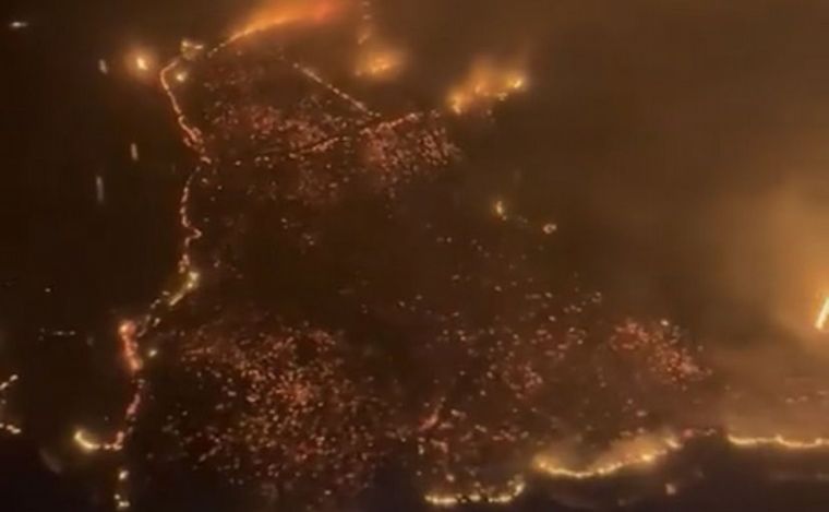 Un feroz incendio en Hawái deja al menos 80 muertos.