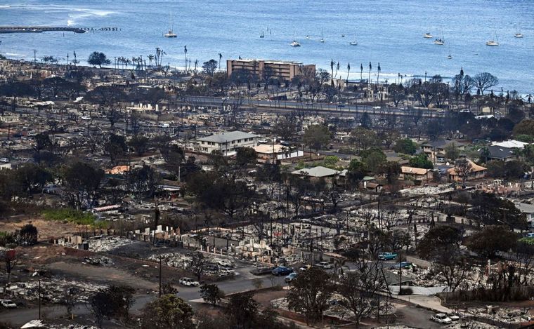 Un feroz incendio en Hawái deja al menos 80 muertos.