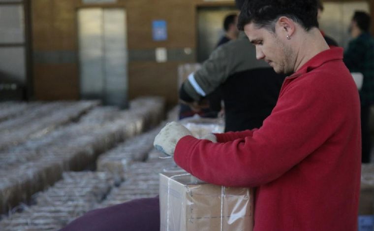FOTO: Tribunales Federales prepara las urnas para las PASO. (Daniel Cáceres/Cadena 3)