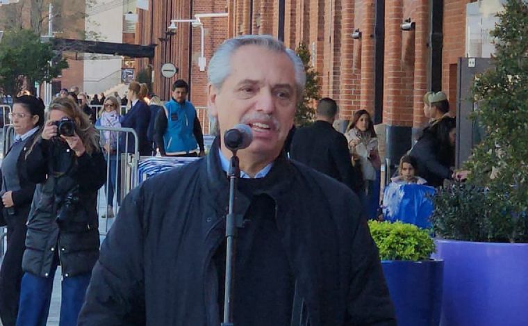 FOTO: Votó Alberto Fernández. (Foto: Cadena 3)
