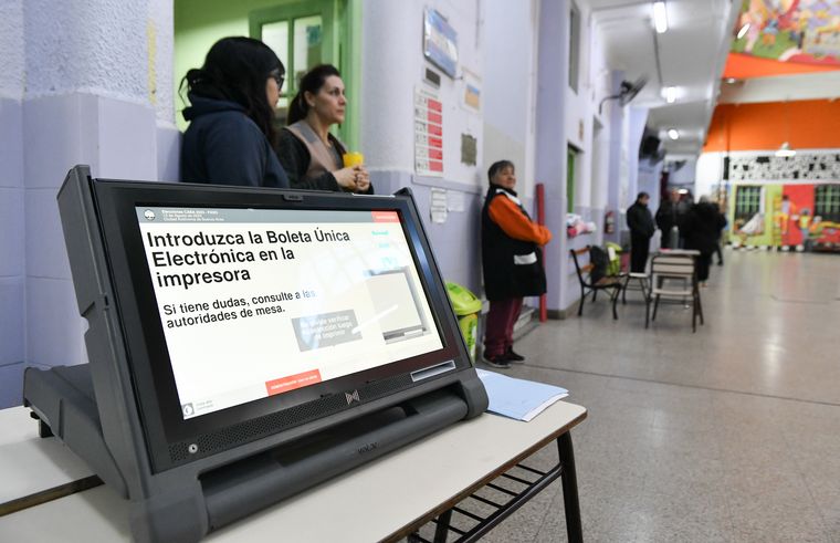 FOTO: El voto electrónico generó problemas en la ciudad de Buenos Aires.