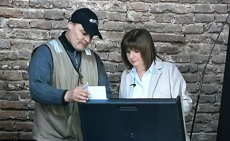 Patricia Bullrich, con problemas para votar en CABA. (Foto: captura LN+)