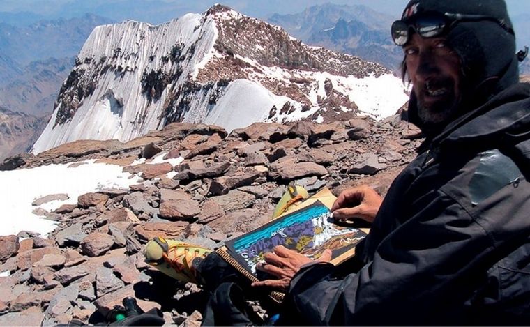 FOTO: La increíble historia del pintor que escala el Aconcagua para mostrar sus obras