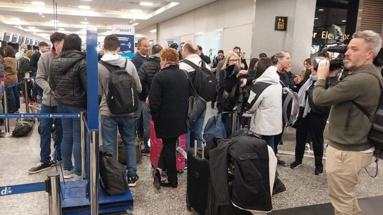 Se levantó la medida de fuerza y comienzan a normalizarse los vuelos