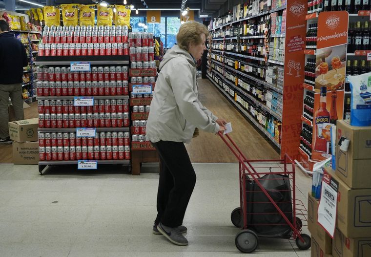 Indican que el país requiere acuerdos políticos para frenar una hiperinflación.