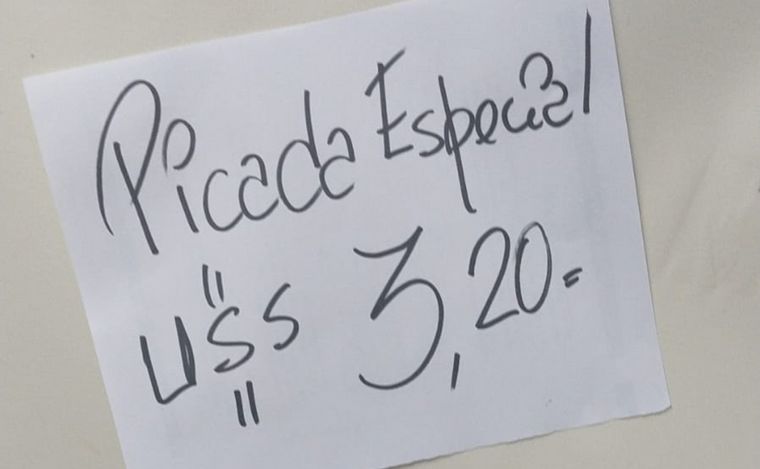 El precio de la carne en dólares.