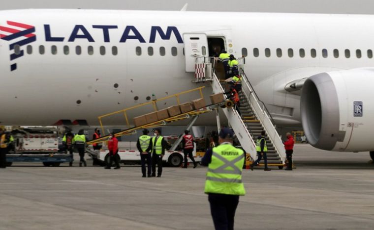 FOTO: Un piloto de Latam murió tras descompensarse en un vuelo.