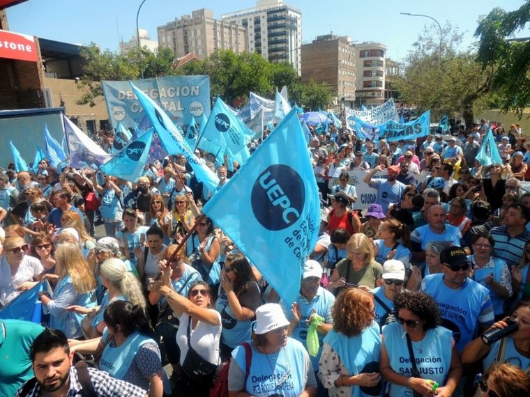 FOTO: Docentes: el gobierno de Córdoba ofreció un 60% de suba salarial en tres tramos.