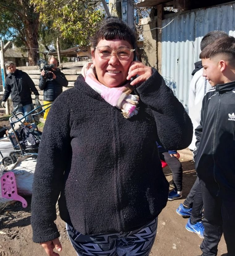 "Yo estoy terminando la secundaria”, dijo una mamá en medio de las inundaciones.