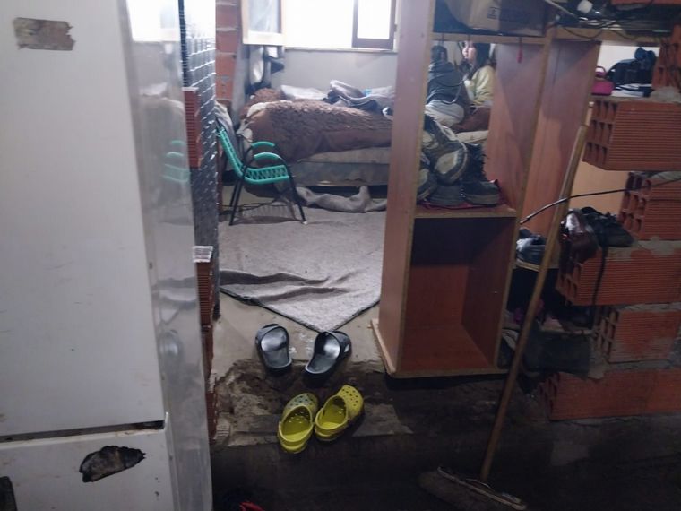 La dificultad de volver a casa tras el temporal en La Plata.