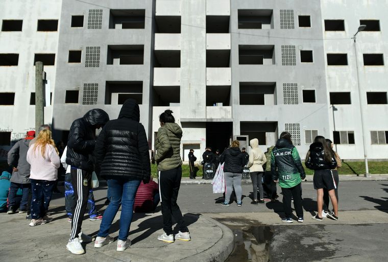 Desalojaron a personas que intentaron ocupar departamentos en Villa Lugano.