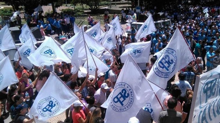 La mesa ejecutiva del SEP acordó una suba salarial del 25%.