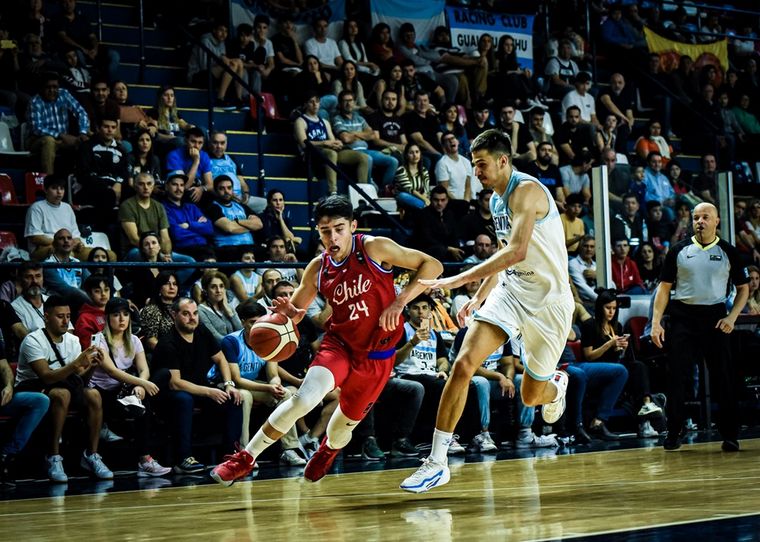 Argentina enfrenta a Chile en busca del pasaje a la final del Preclasificatorio.