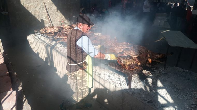 FOTO: Arrancó la 9na jornada gastronómica del cordero serrano en Tanti