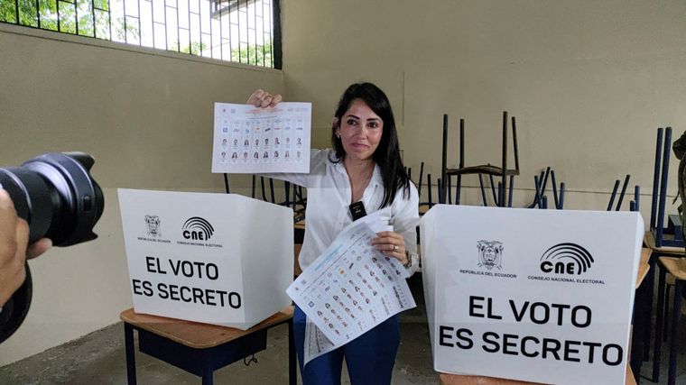FOTO: Luisa González fue la más votada, pero no le alcanza para evitar la segunda vuelta. 