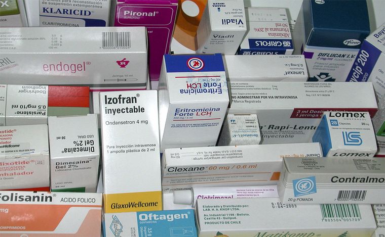 FOTO: Aumentaron medicamentos cerca de 20% y farmacéuticos no llegan a reponer.