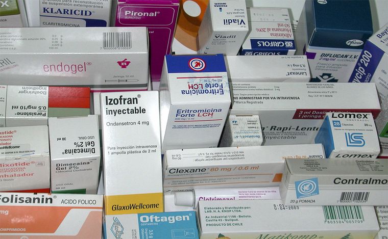 Aumentaron medicamentos cerca de 20% y farmacéuticos no llegan a reponer.