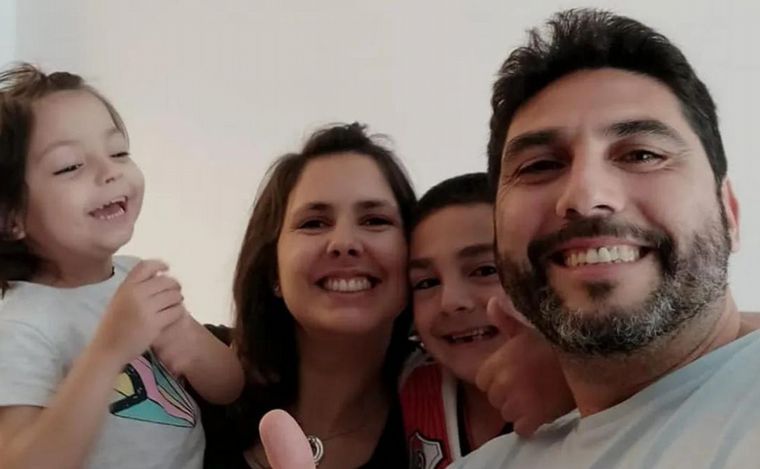 Paloma y su familia. (Foto:Puntal)