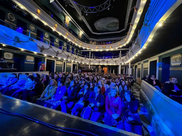 Destino San Javier tocó para oyentes de Cadena 3 antes de su show en Quality