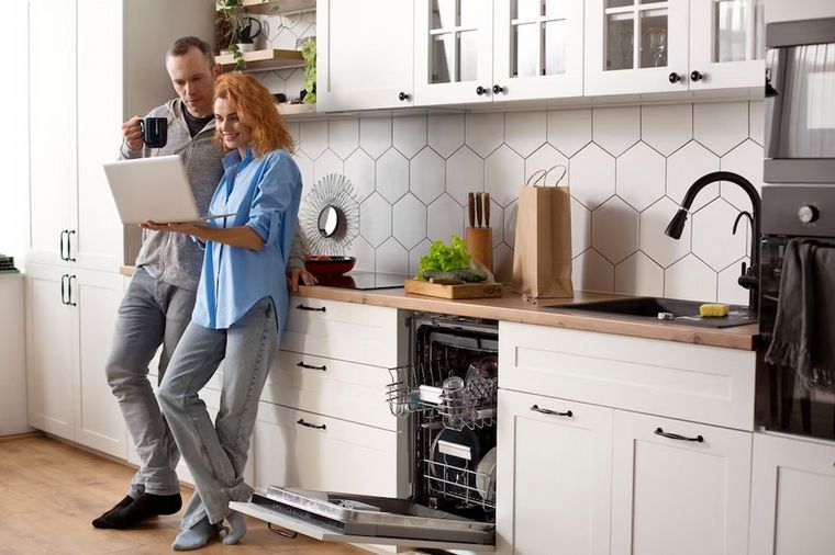 Se recomienda contratar a un especialista para la instalación (Freepik)