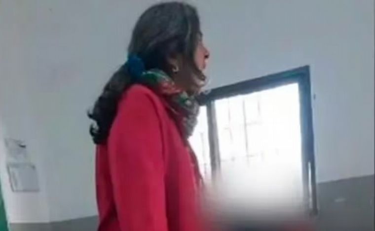 FOTO: Video: apartan a una docente de Córdoba por insultar a quienes votaron a Milei.