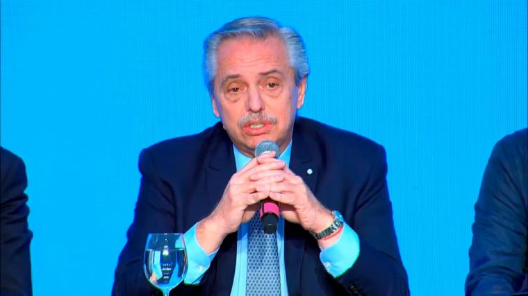 Fernández se refirió a los ataques a comercios.