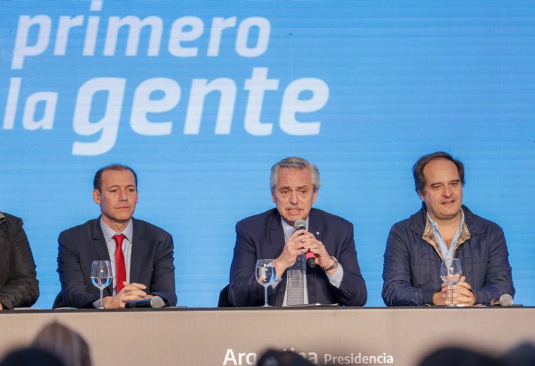 Fernández anticipó que habrá medidas por los efectos causados por la devaluación.