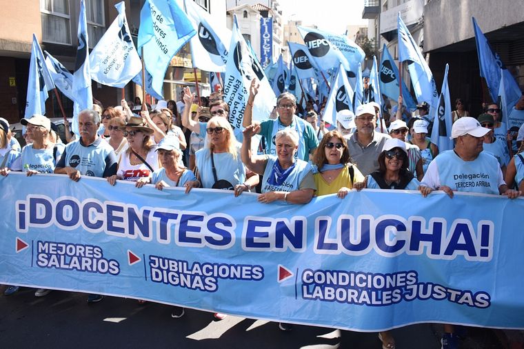 FOTO: Los docentes de Córdoba rechazaron la propuesta salarial y habrá paro