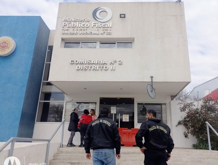 Se entregaron los menores del video viral del robo a un auto en Bº San Ignacio.