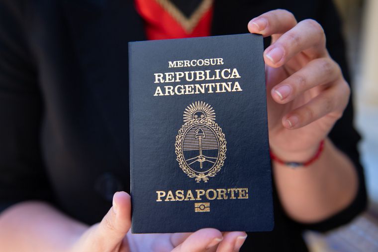 FOTO: La nueva lista de los pasaportes más poderosos: en qué lugar quedó Argentina.
