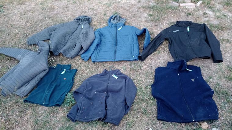 Video: detienen a cinco menores  por robo piraña en un local de ropa en Cosquín