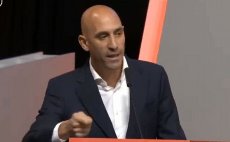 Rubiales descartó dimitir.