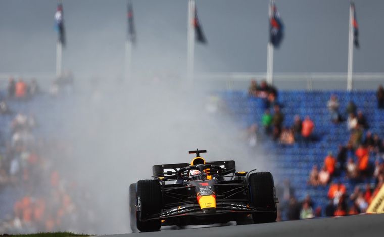 FOTO: Con piso mojado en FP3, Verstappen avisa que quiere la P1