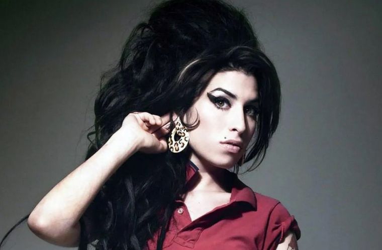 FOTO: Lanzan un libro con notas y reflexiones de Amy Winehouse