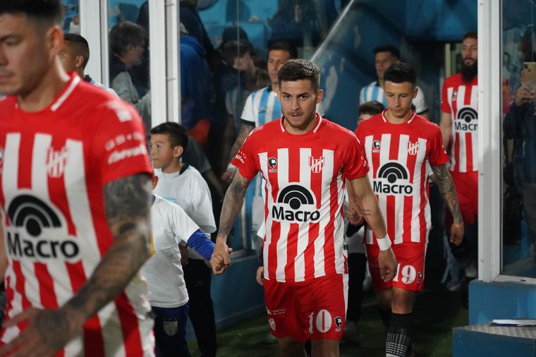 FOTO: Watson jugó su último partido con la camiseta albirroja ante Atlético Tucumán