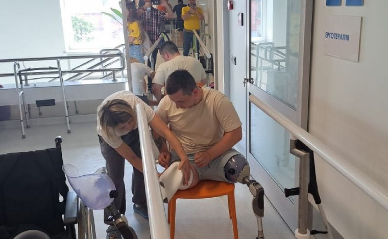 El Centro de Superhumanos de Ucrania ayuda a víctimas de la guerra.