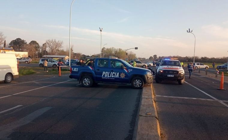 Un muerto tras un choque entre una trafic y una moto en intersección de rutas.