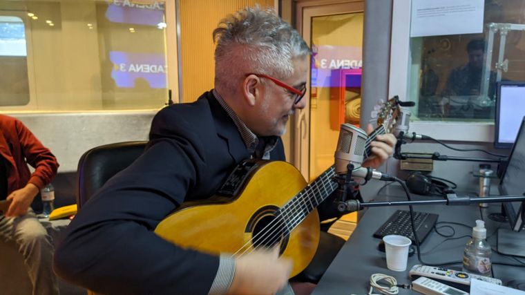 Marcelo Santos y el tango de todos los tiempos en los estudios de la radio