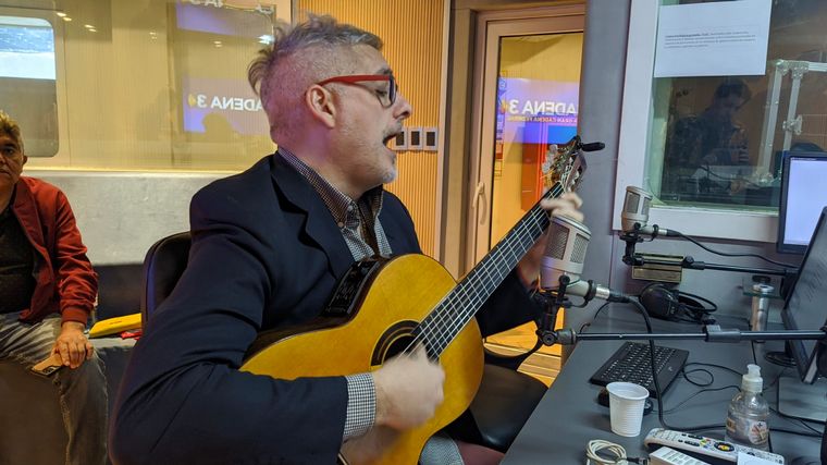 Marcelo Santos y el tango de todos los tiempos en los estudios de la radio