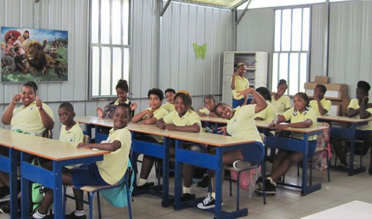 Tres idiomas más el nativo enseñan en Curazao.