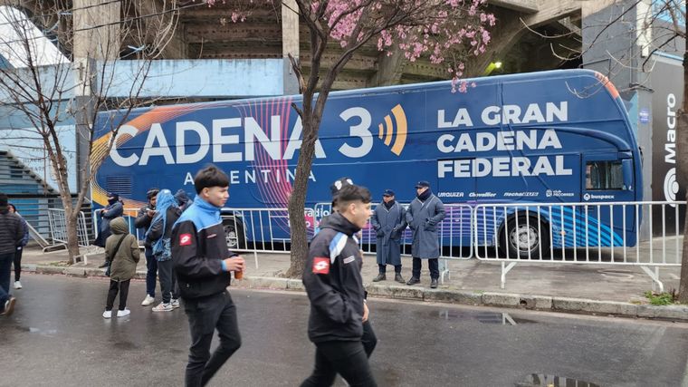 FOTO: La Cadeneta palpitó la previa del partido de Belgrano en Alberdi.