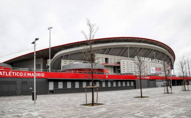 Una alerta roja por tormentas afectó uno de los partidos del día en España.