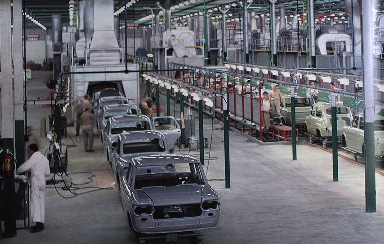 FOTO: Producción del Fiat 1500 en la Planta de El Palomar.