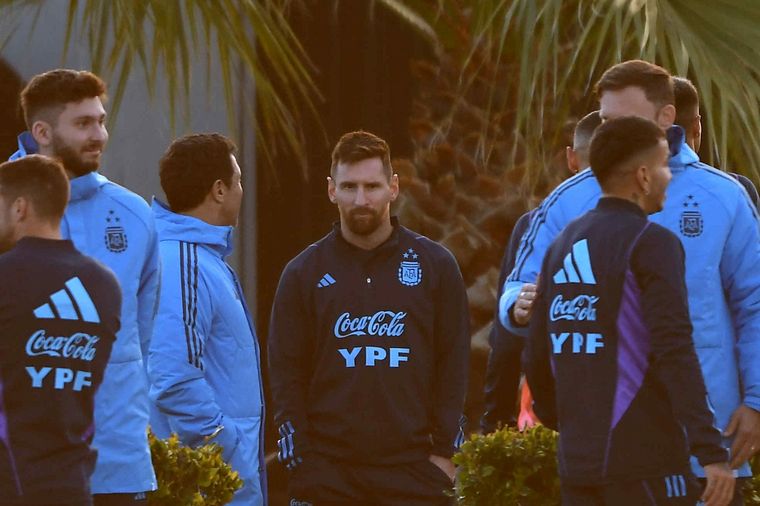 FOTO: Con Messi y Di María, Argentina ya entrena pensando en Ecuador.