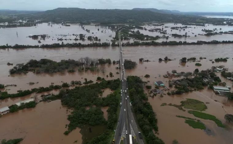 FOTO: Inundaciones en Brasil dejan más de 20 muertos. (Foto: EFE)